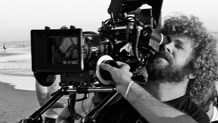 Ángel Amorós estudió Dirección de Fotografía en la Escuela de cine Septima Ars
